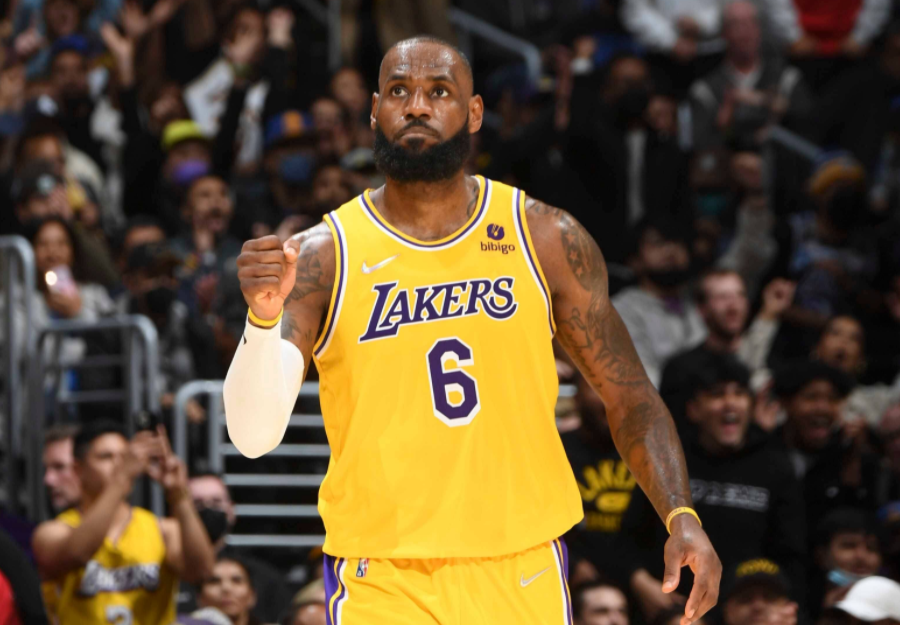 第一人格局,詹姆斯回应被打争议!