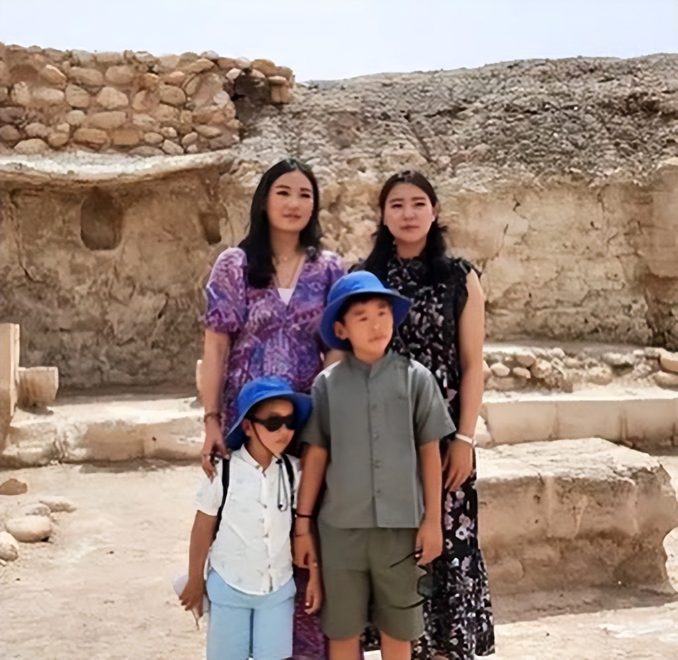 不丹|不丹王室正式官宣王后怀第三胎!将于秋天出生,王后挺孕肚都很瘦