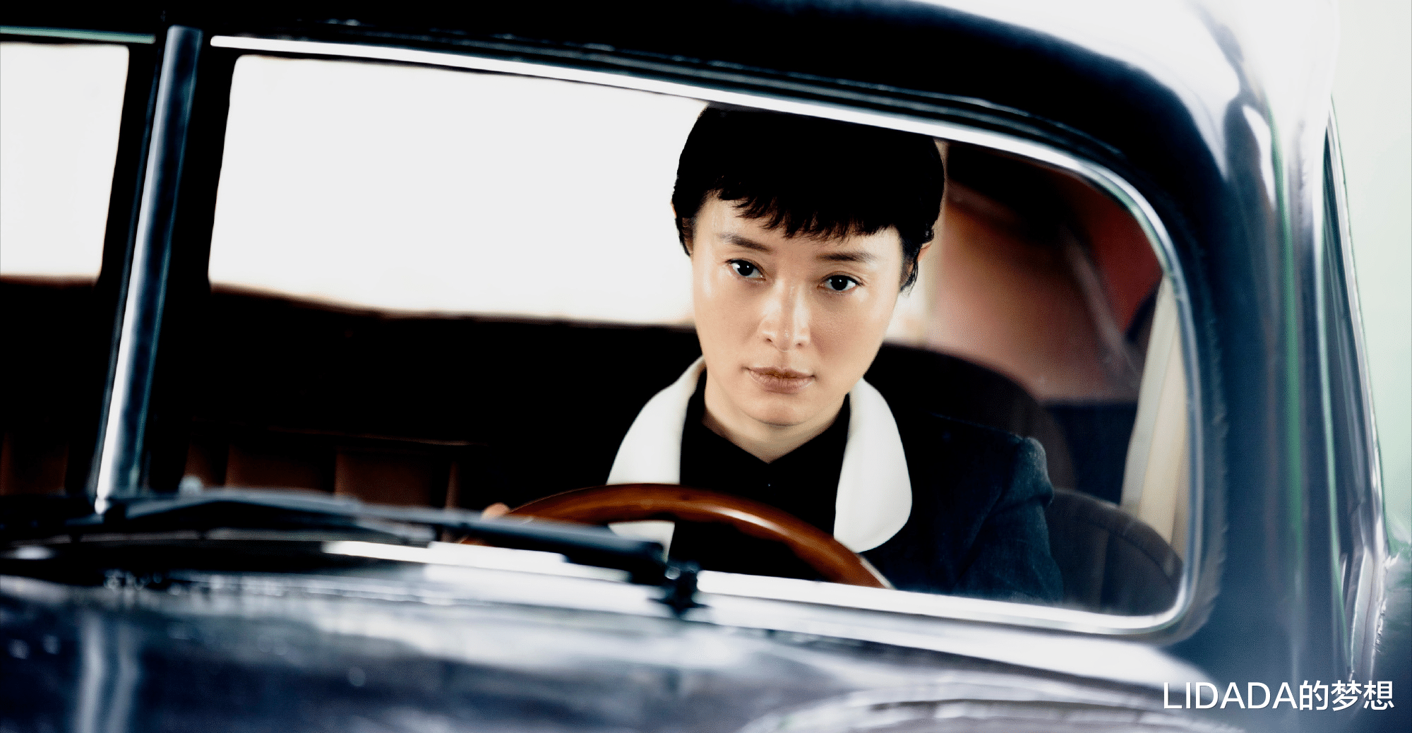 演戏被骂,51岁获“视后”却惹争议,她才是娱乐圈被低估的女人