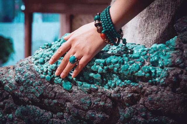 文玩|文玩小白,就想随便戴戴,应该选择什么文玩手串?