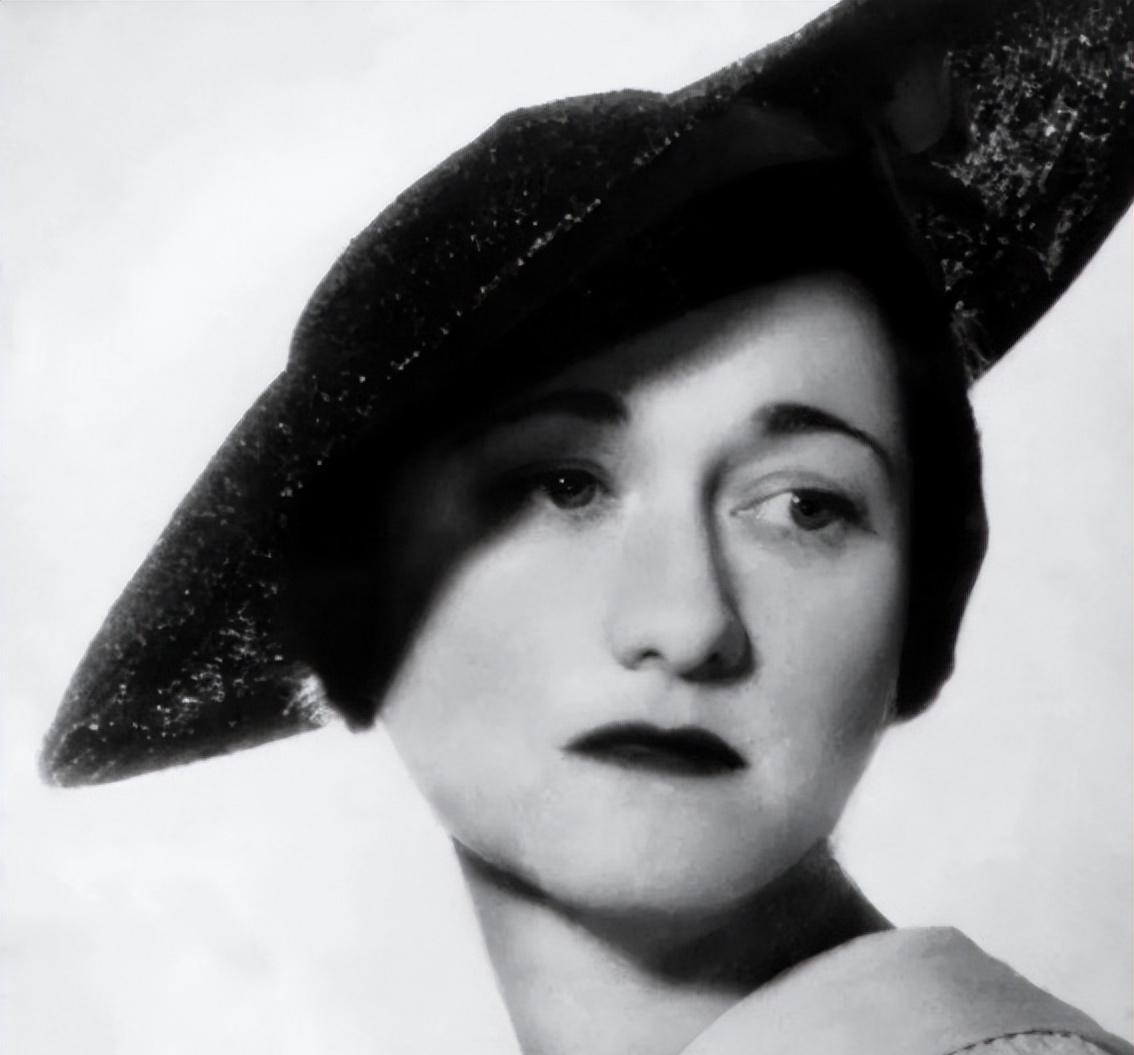 温莎|温莎六美之辛普森夫人:不漂亮,不能生,离过婚,却让国王爱到死!