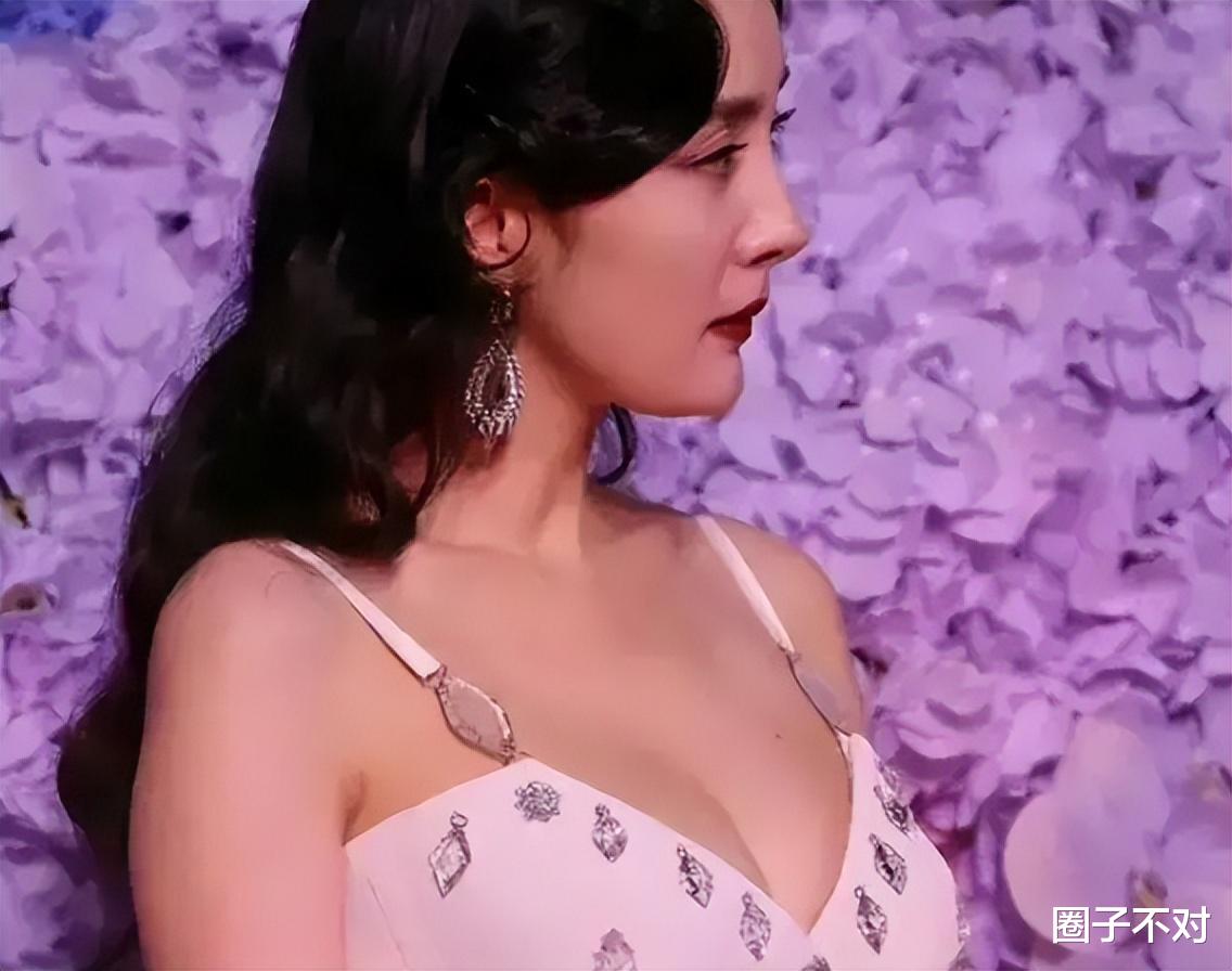 太丰满！37岁杨幂，性感火辣好身材一览无遗！