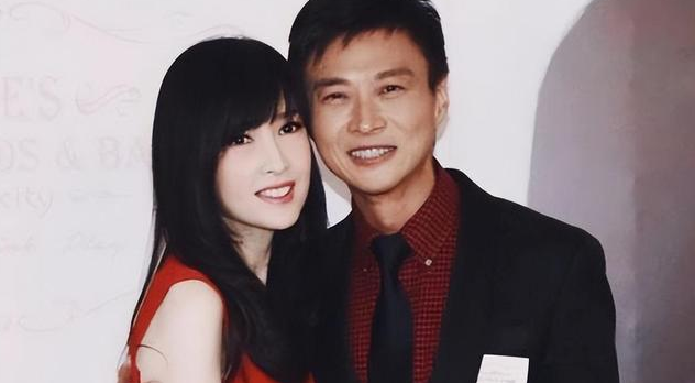 周慧敏|56岁的周慧敏，就这样改写了她的结局，她一点都不傻，傻的是我们