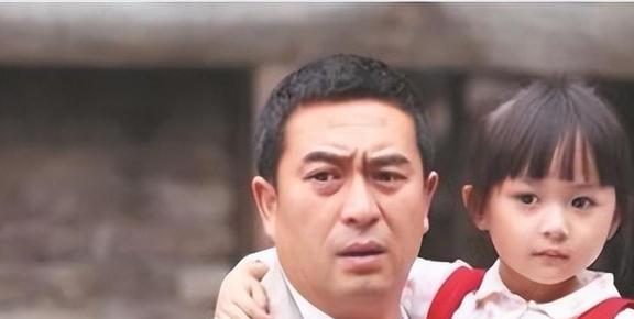 2岁出道的刘楚恬年入百万，因长相甜美被禁止整容，如今长成啥样