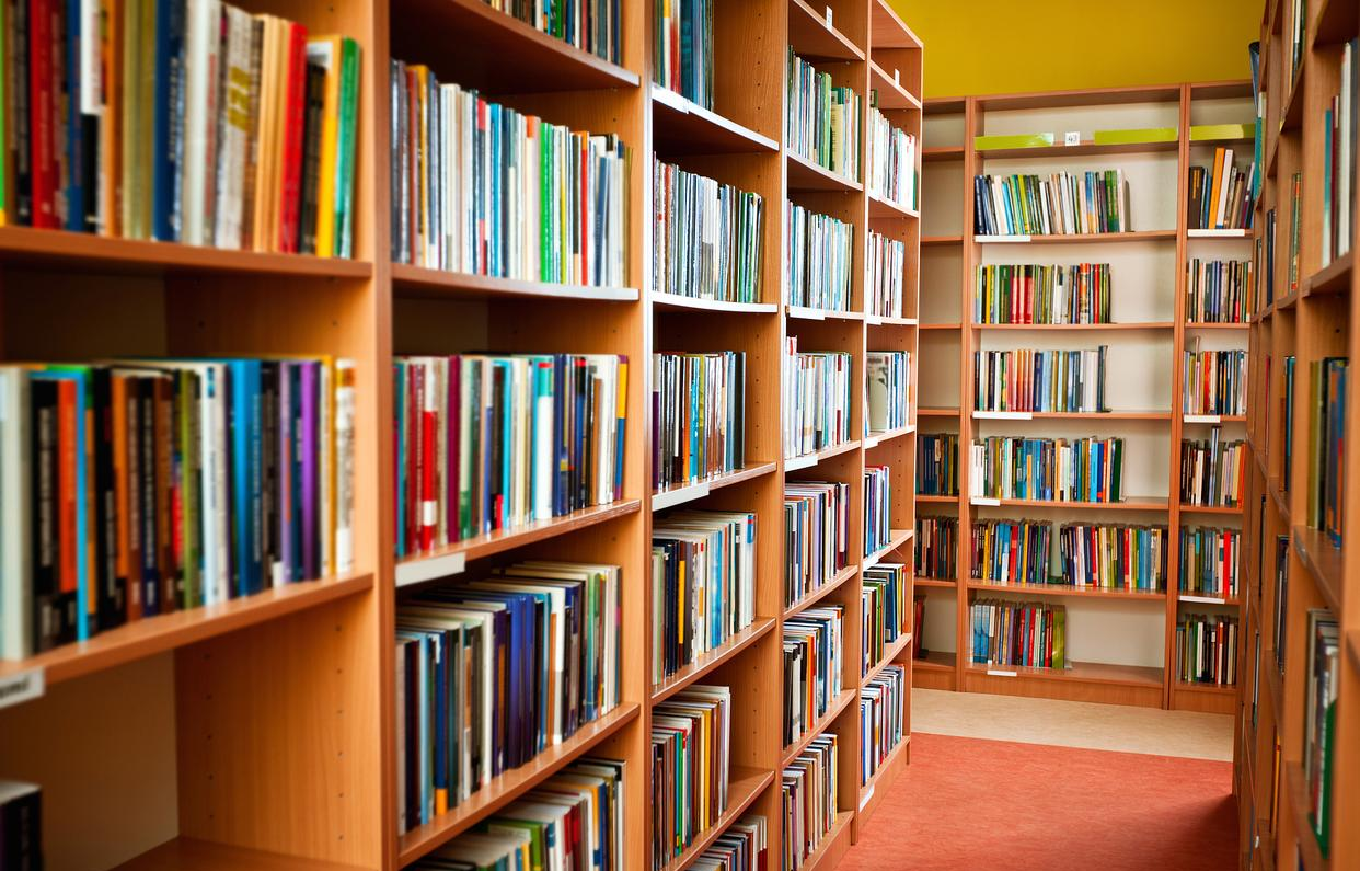 华中师范大学|水博都嫌弃?华中师大招聘图书管理员,博士无编税前月薪7500