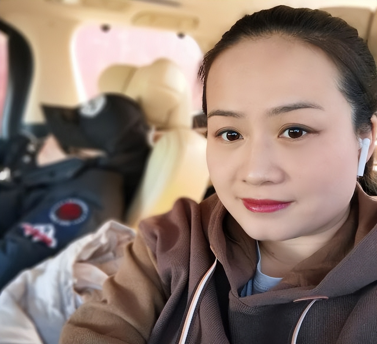 岳云鹏|孝顺的岳云鹏:红了不忘本,给5个姐姐买房,把普通妻子当做宝