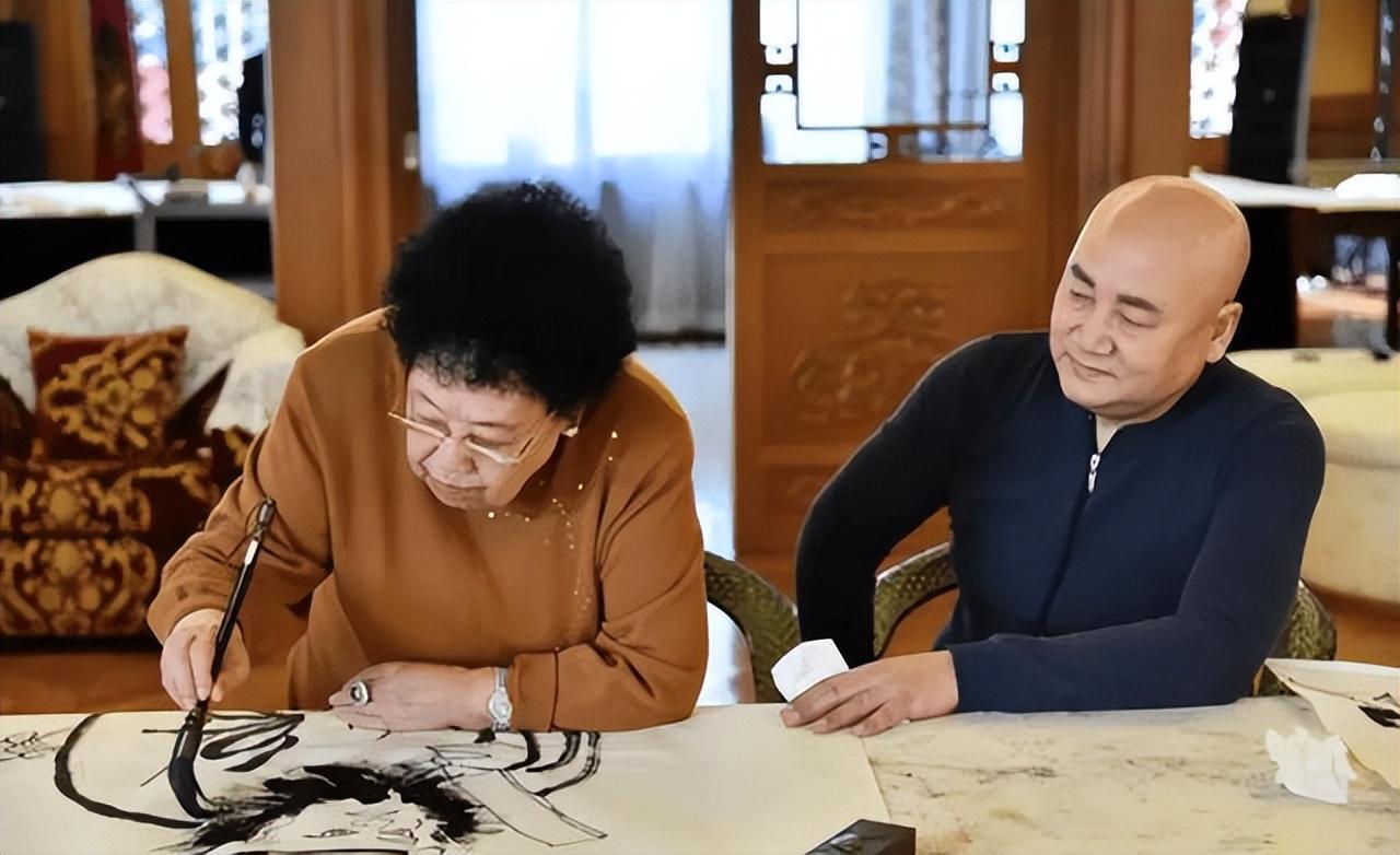 林志颖|断子绝孙、地位卑微,“唐僧”迟重瑞终究为“傍富婆”付出了代价