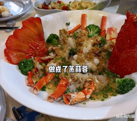 200斤李炮儿结婚了!网红嘉之派送4万大龙虾,婚宴菜品全素显寒酸