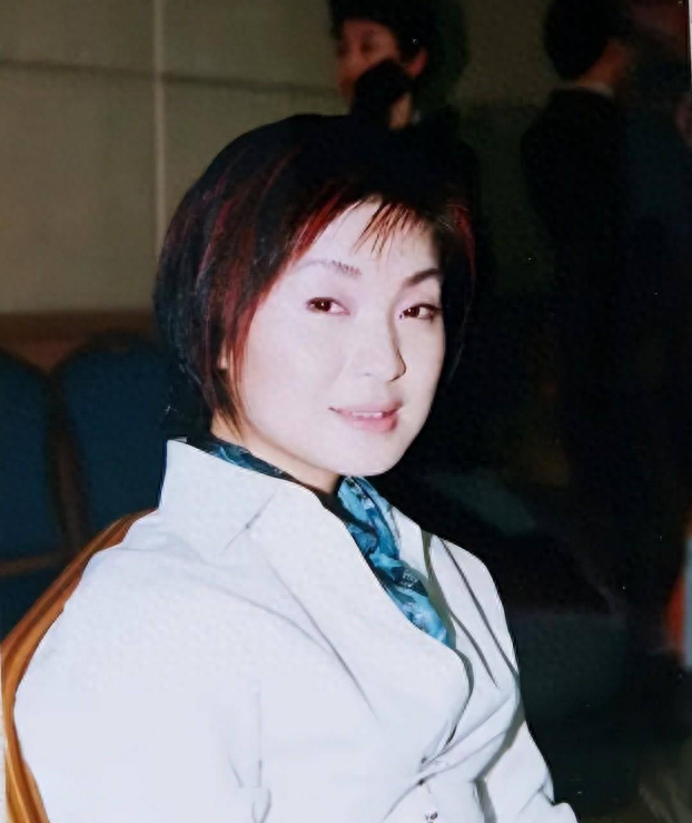 陈红:出轨整容医生,转移丈夫12亿财产,她到底有多狠?