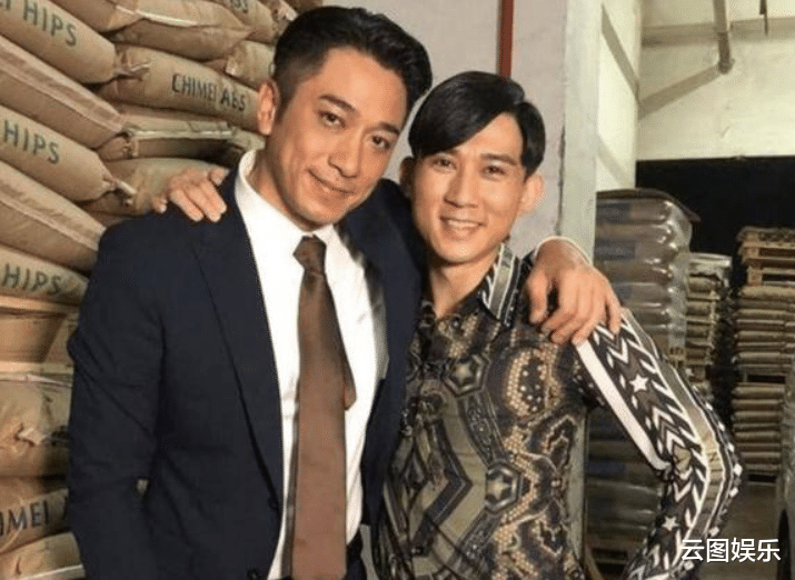 TVB|2位TVB当红男星回内地，摆摊卖鱼蛋接地气，热情招呼客人无架子