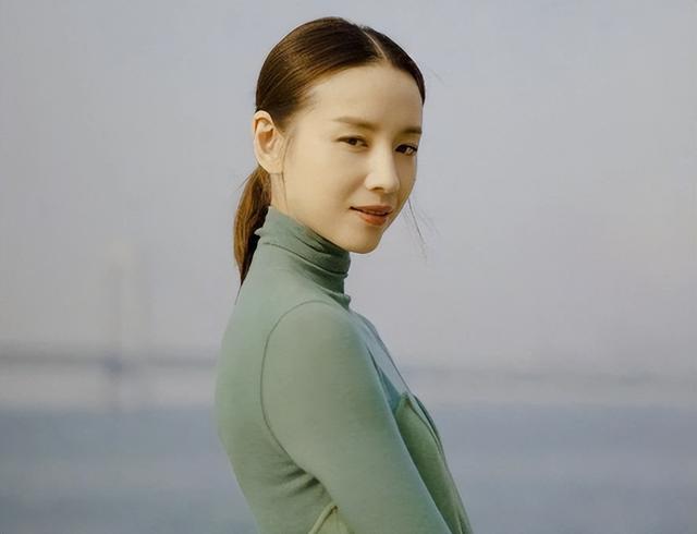 这一次,董洁的体面被“周迅”撕了个粉碎