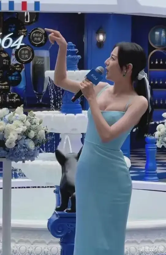 迪丽热巴新造型引争议,胯变宽大又被质疑生子,网友扒出更多猛料