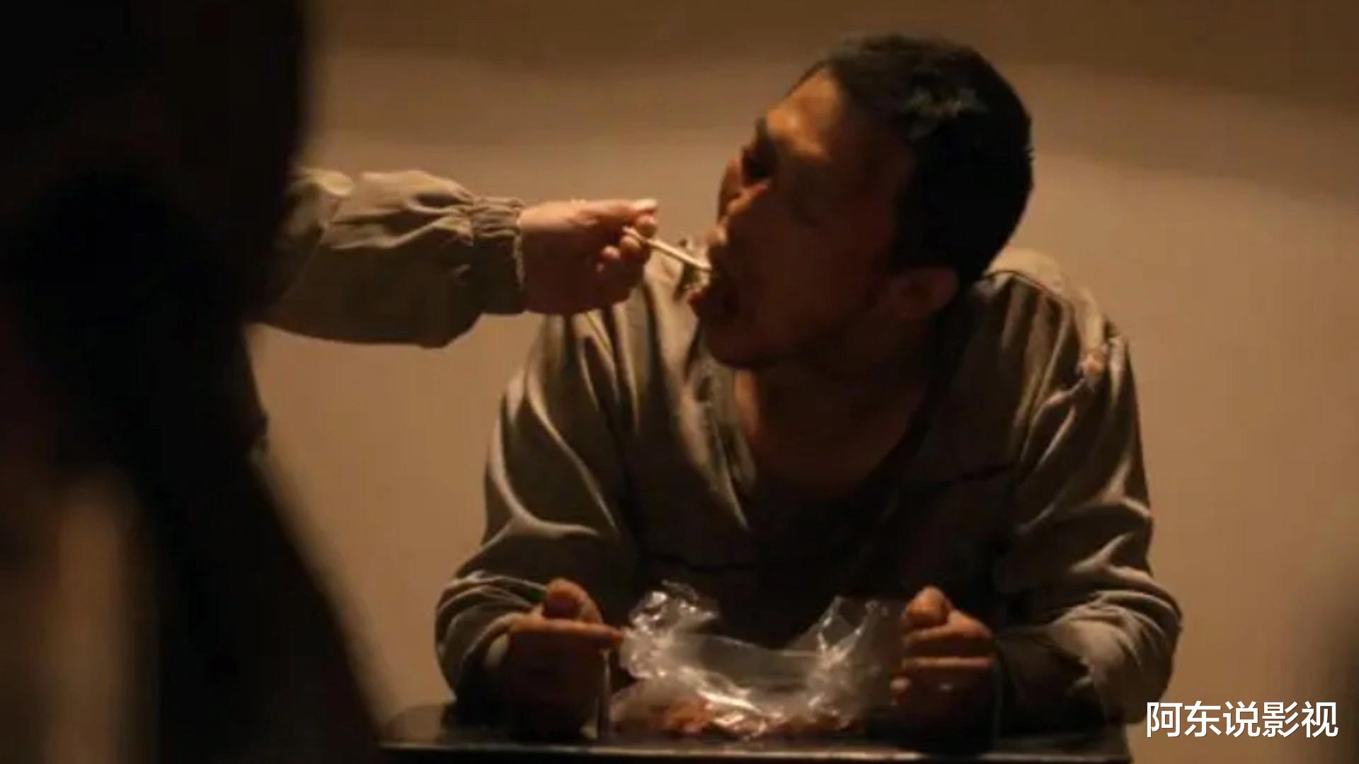 《三大队》王二勇的一场吃肉戏，撕下不知多少演员的遮羞布