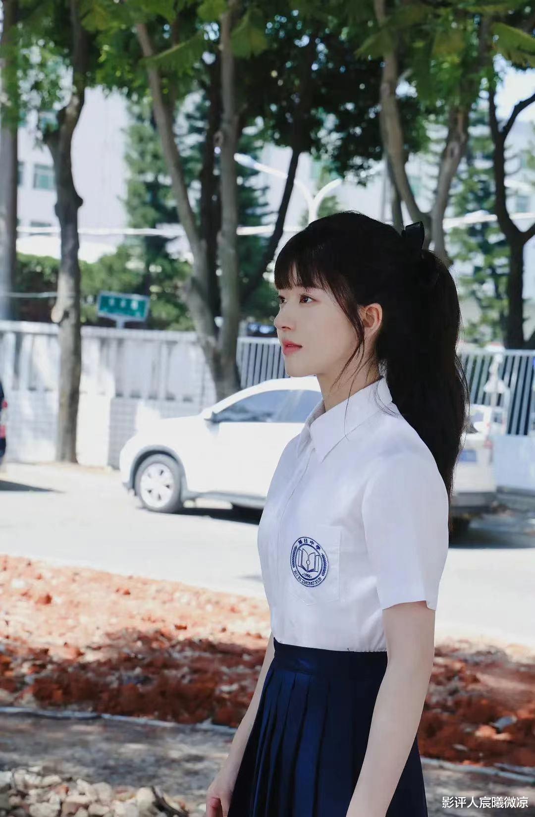 同样是25岁演“高中女生”,赵露思、谭松韵对比,差异明显