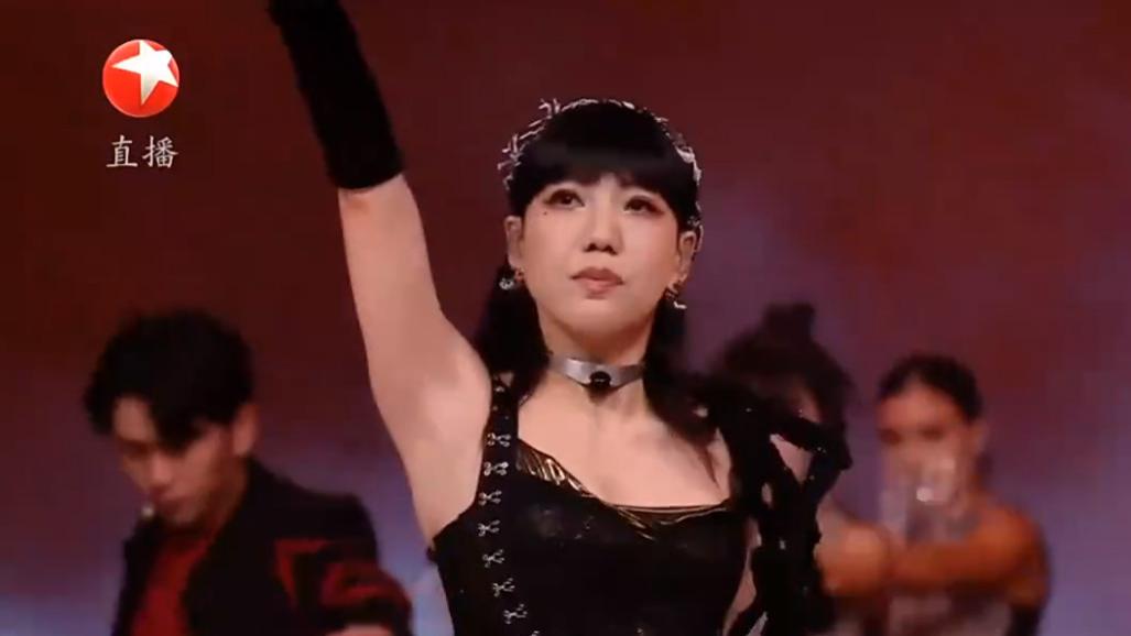 吴莫愁|2024年跨年晚会：吴莫愁乃万真唱翻车，李健吴青峰成“教科书”