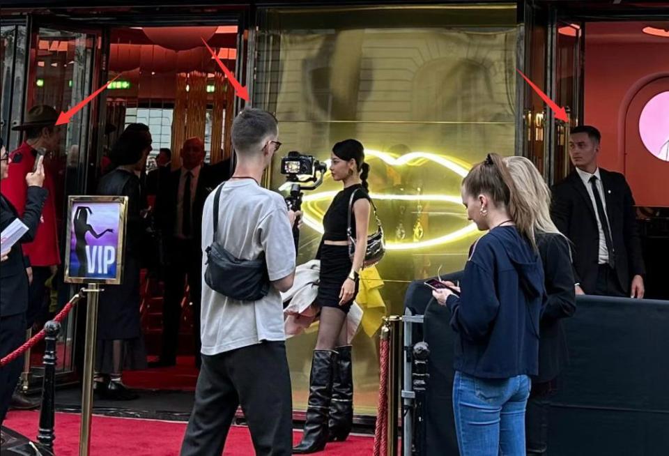 Lisa疯马秀第二场表演,杨颖、张嘉倪到现场捧场,高调举动引热议