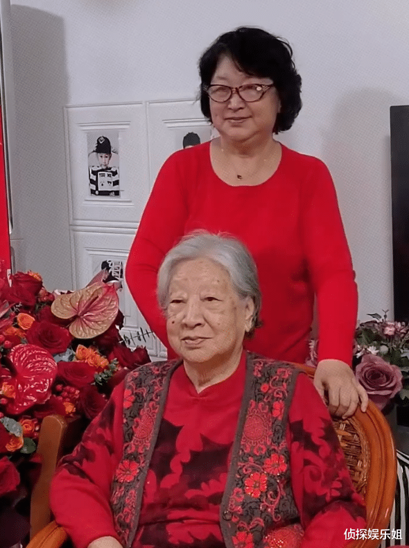 黄晓明|黄晓明为妈妈和姥姥庆祝妇女节，晒祖孙三代合照超幸福