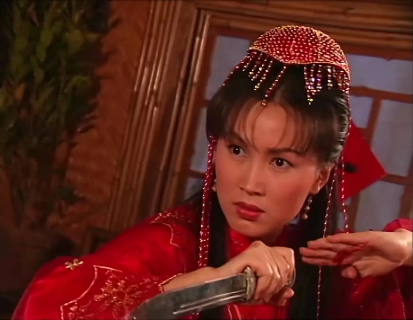 之女儿当自强》里饰演的穆桂英,除了与张智尧饰演的杨宗保的爱情好磕