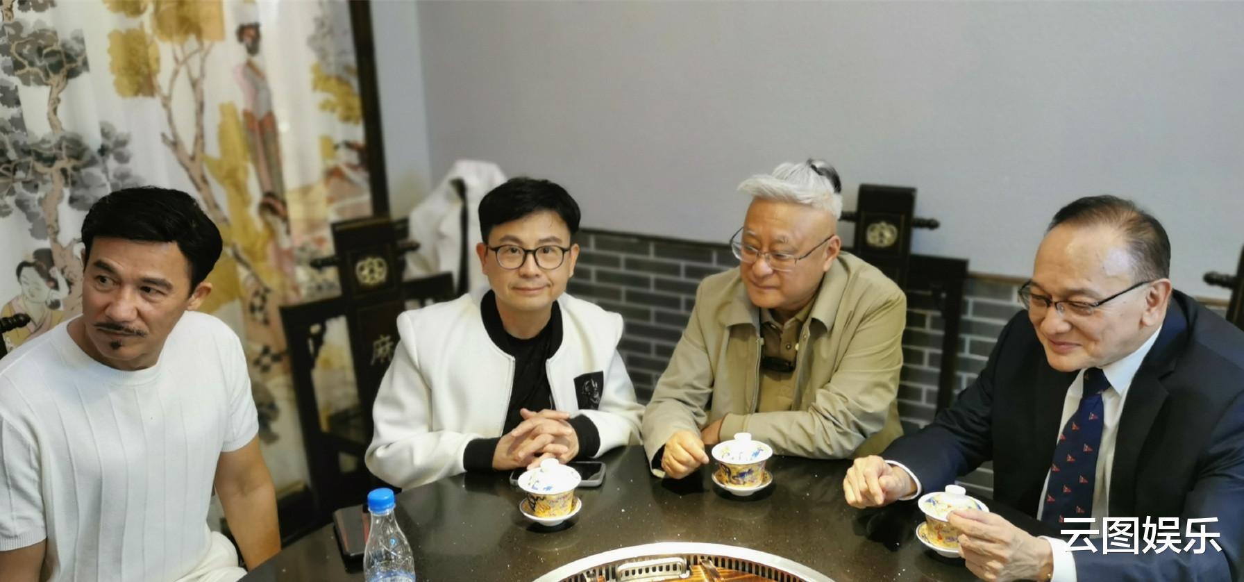 张智霖|张智霖舅舅广东捞金，72岁头发稀疏变化大，亏光积蓄后靠商演养老