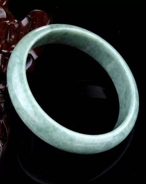 翡翠|蓝水翡翠跟油青种翡翠有什么关系?