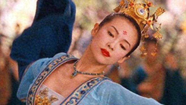 真人干瘦枯黄，荧屏上惊艳全场，这7位女星上镜前后反差巨大，来对比一下