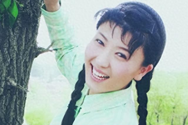 闫学晶：嫁大10岁二婚富商，46岁高龄产女，继女的选择让人泪目