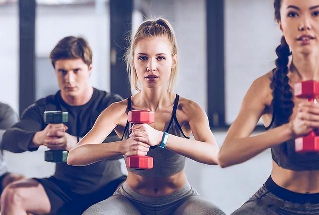 女士健身重视臀腿训练,保持健康与美丽,特别是40岁以后