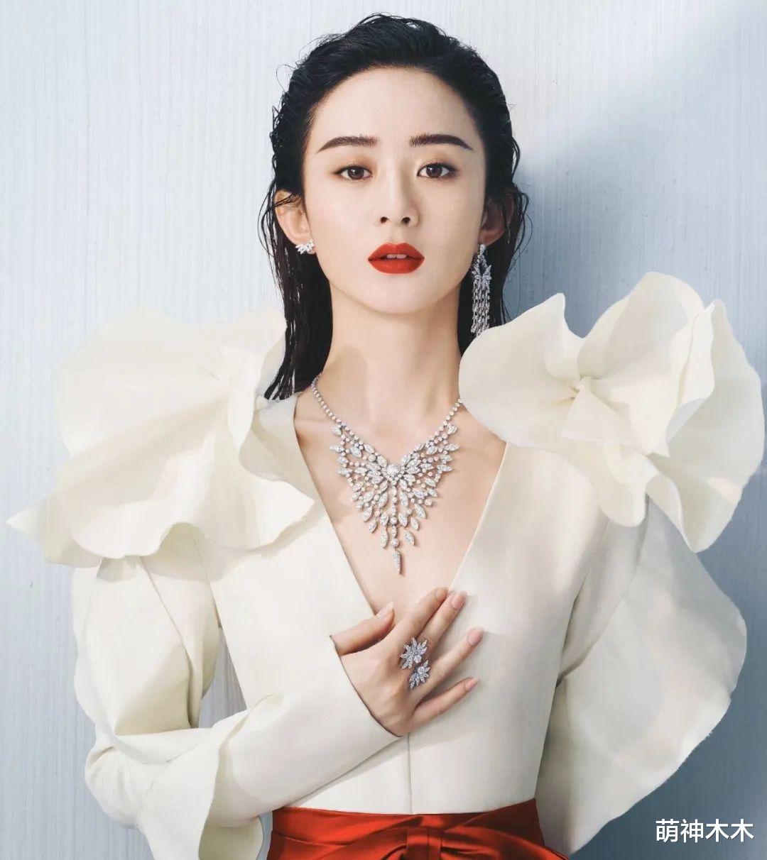 赵丽颖打脸抢饼传闻,穿过万私服进组拍片,此前被指跟杨幂争资源