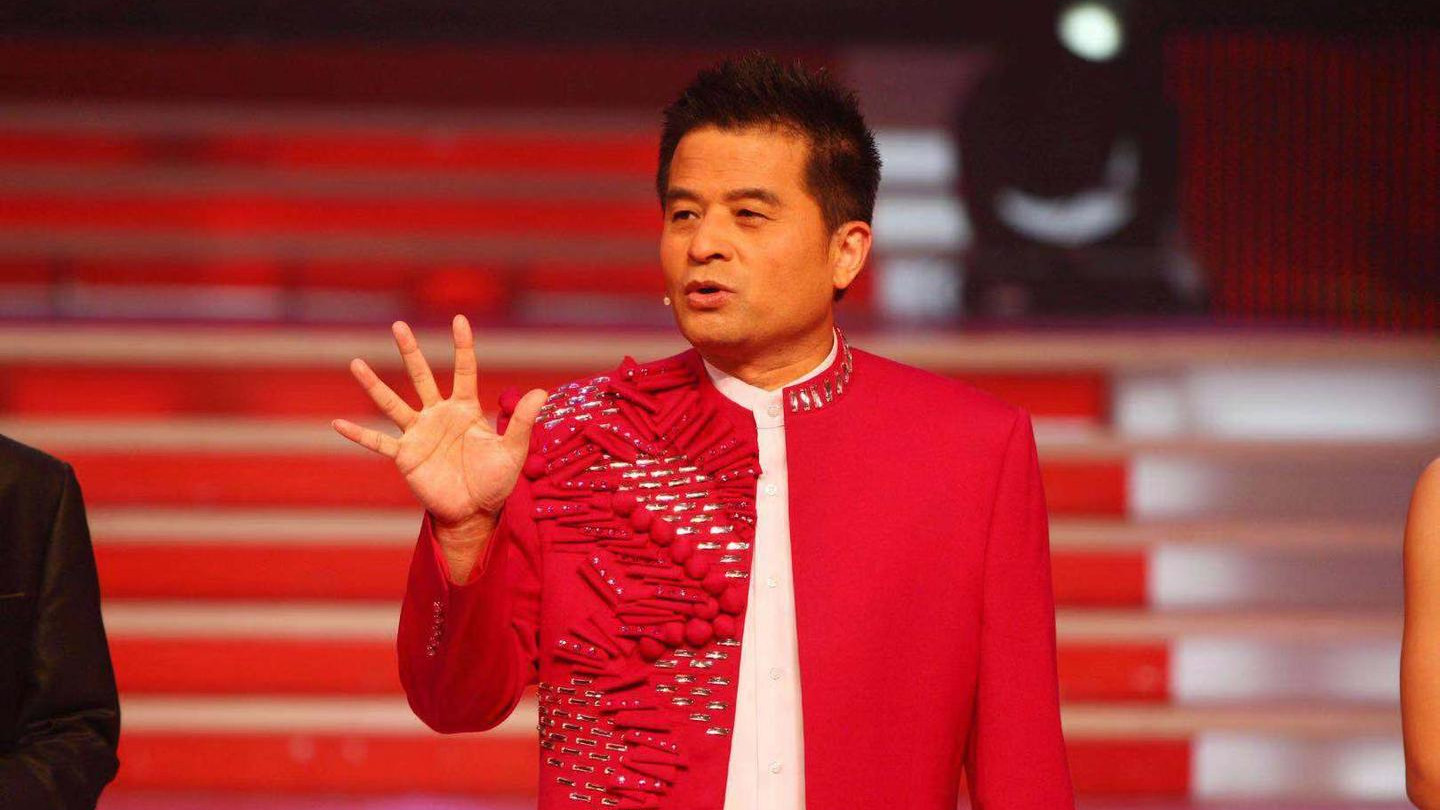 这一次，消失8年的毕福剑，不再被世界宽容