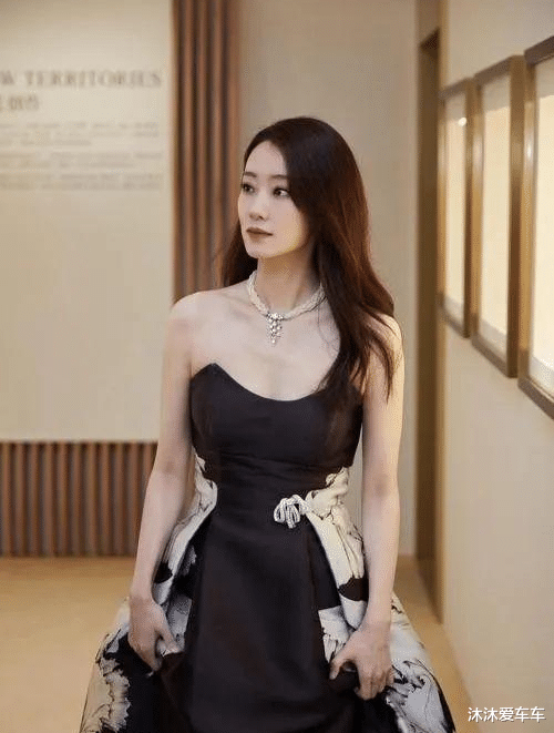 洪晃|赤裸裸的现实,没了大佬的撑腰,娱乐圈的残酷,在她身上体现得淋漓尽致