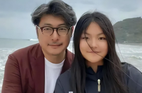 王诗龄曝近照被疑炫富,10万公主裙衬她脸黢黑,社交平台狂怼网友