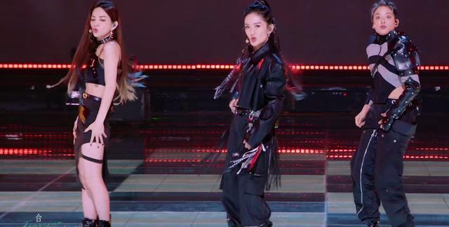 谢娜|谢娜突发急性肠胃炎,深夜陷入半昏迷,蔡少芬贴心照顾很暖心