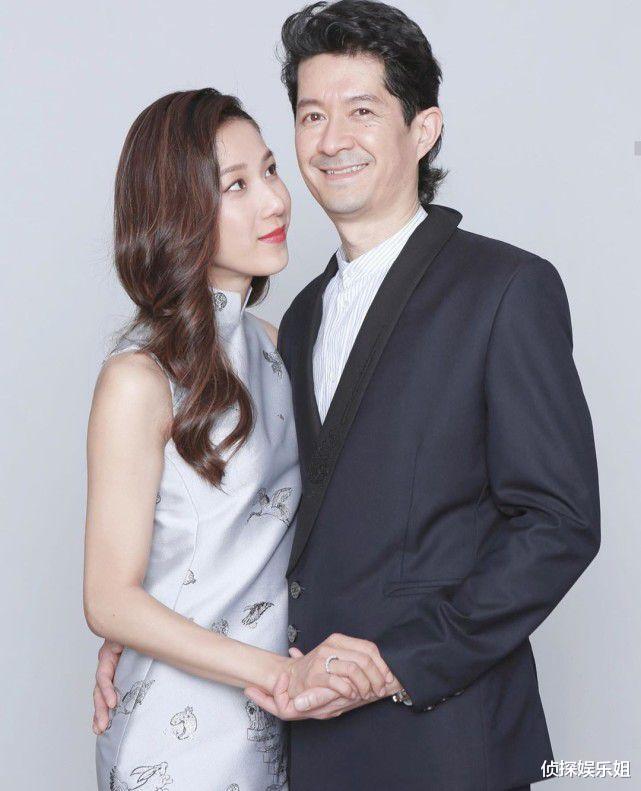 钟嘉欣夫妇游马尔代夫，Jeremy背着爱妻好宠溺，结婚8年仍似热恋