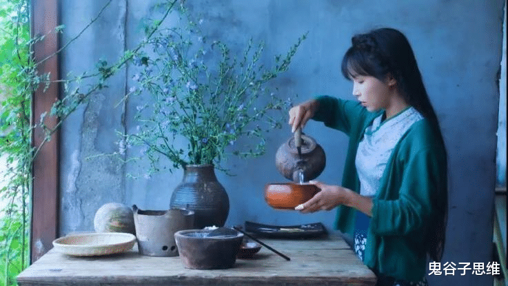 消失600多天，李子柒“回归”登顶热搜！网友：这才是该追的网红