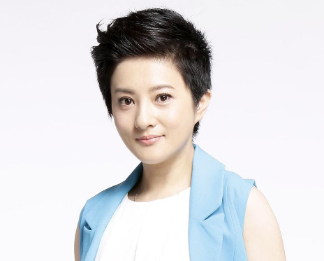 被撒贝宁暗恋了20年,为何43岁的她仍然选择不婚不育?