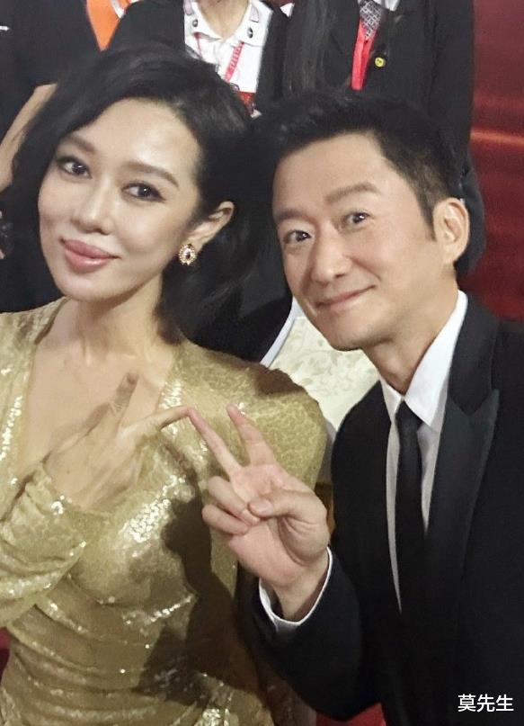 《战狼3》来了？余男晒与吴京同框照，调侃他是严肃不起来的兄弟