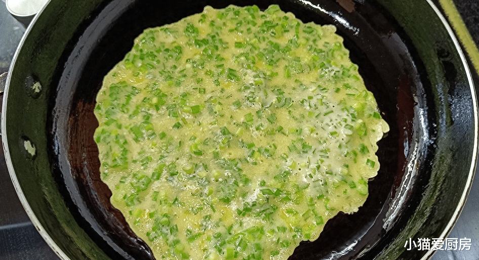 韭菜鸡蛋饼|早上不知道吃什么，试试这个韭菜鸡蛋饼，口感劲道细软，香气十足