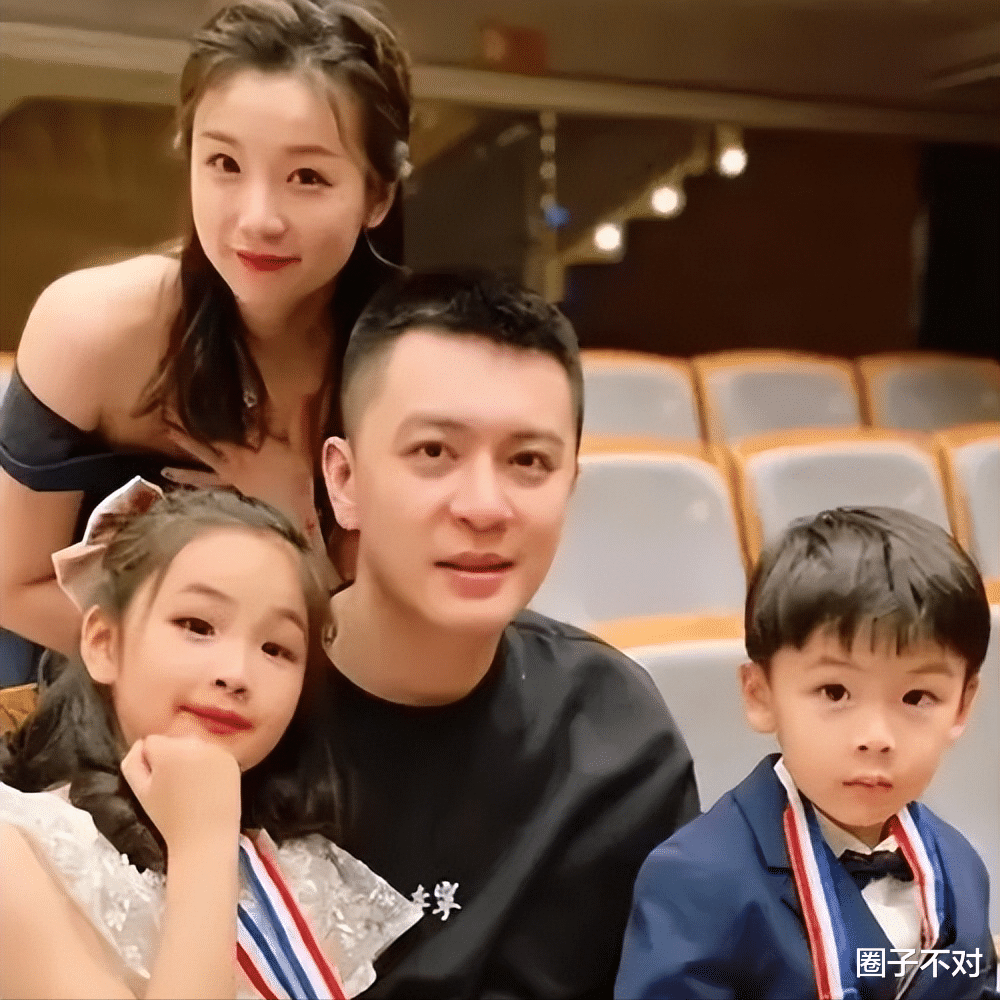 杨鸣官宣结束十年婚姻, 21年被爆出小三穿情侣装,妻子出面平息!