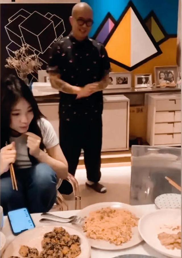 汪小菲|汪小菲以被告身份 被台北地检署传唤,开完庭后把证件遗落在地检署