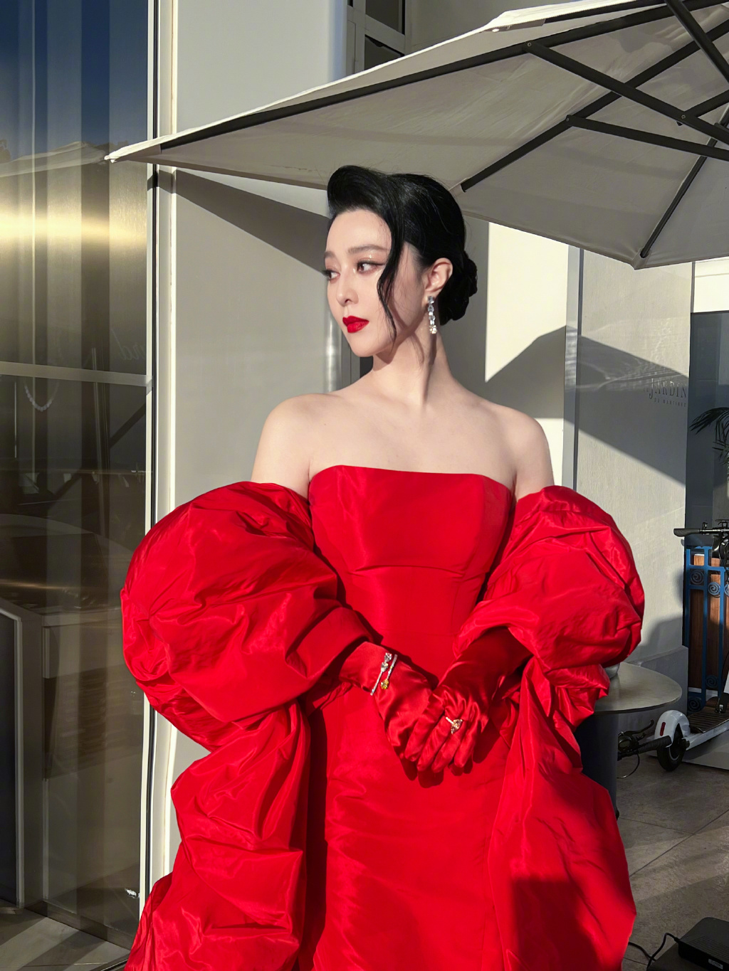 范冰冰|范冰冰涉嫌偷逃数亿税款，被列入“失信名单”，现现身戛纳电影节