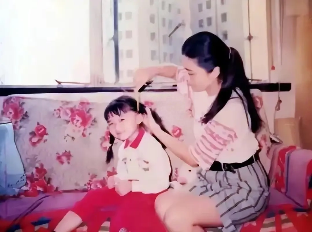 演员王伟平:成名后娶初恋,一心相爱39年,如今女儿比自己还红