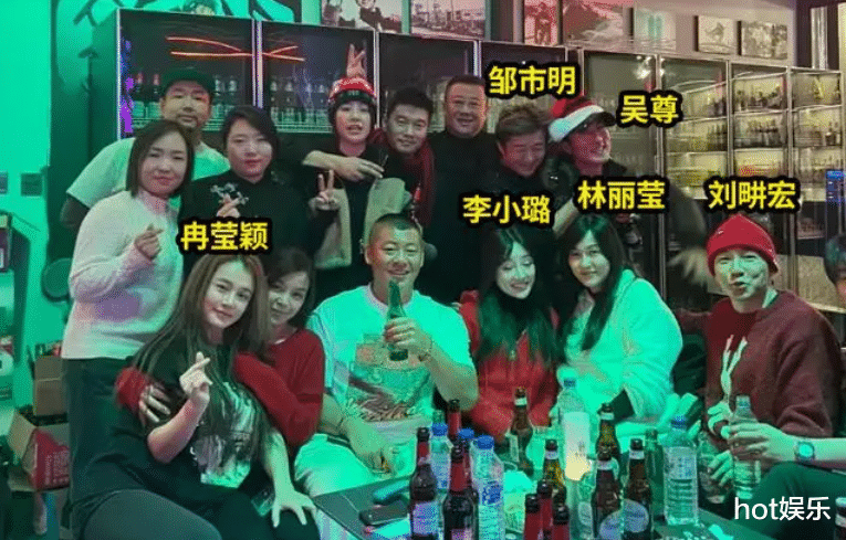 郭富城圣诞送方媛珠宝,吴尊李小璐游长白山,小S两女儿扮兔女郎