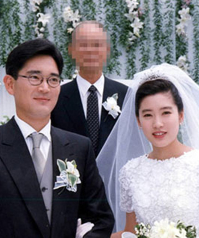 预告片|跟李在镕离婚后，三星前太子妃和影帝李政宰热恋8年，越来越美