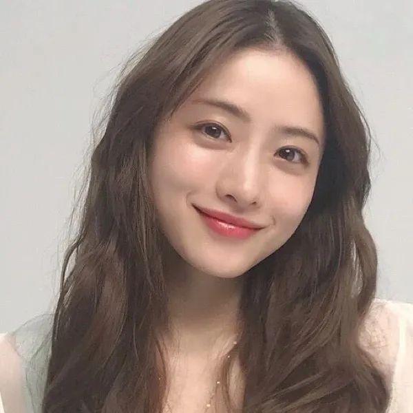 彩妆 她只是笑了一下，就让X音700w粉丝原地破防？