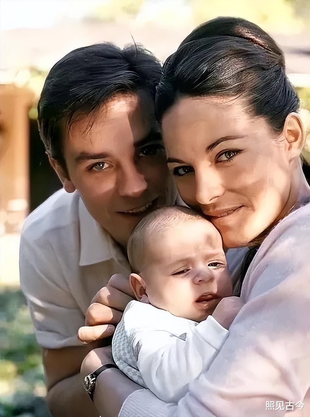 阿兰德龙:89岁瘦到脱形,被日籍女友虐待,状告儿子,越老越折腾