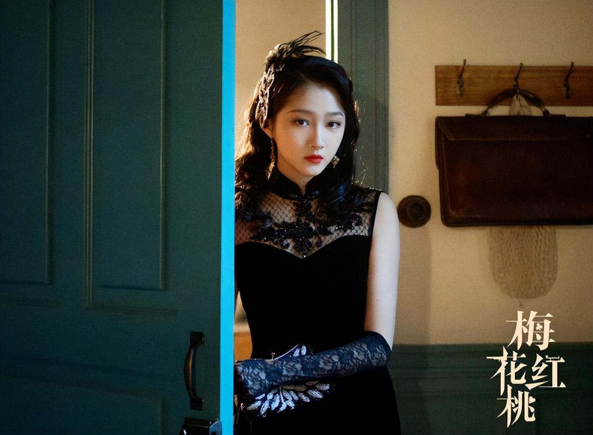 拍一部扑一部，她把所有运气都用来跟顶流谈恋爱了？