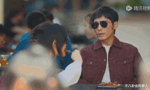 别硬演吃饭!看了咽不下咸菜的倪妮,才懂大口吃饭的刘琳多真实