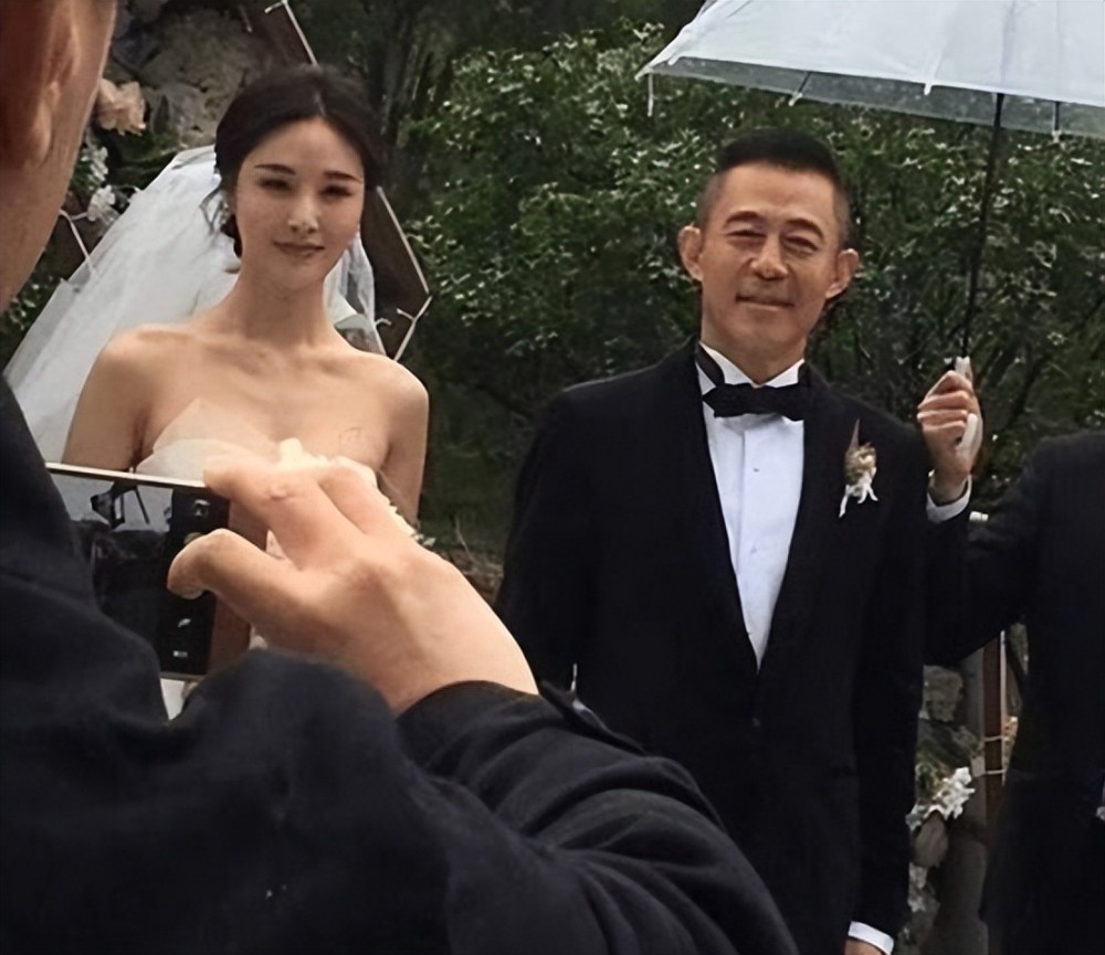 结婚6年感情好,小20岁老婆年轻可爱 - 娱乐资讯(主打网)