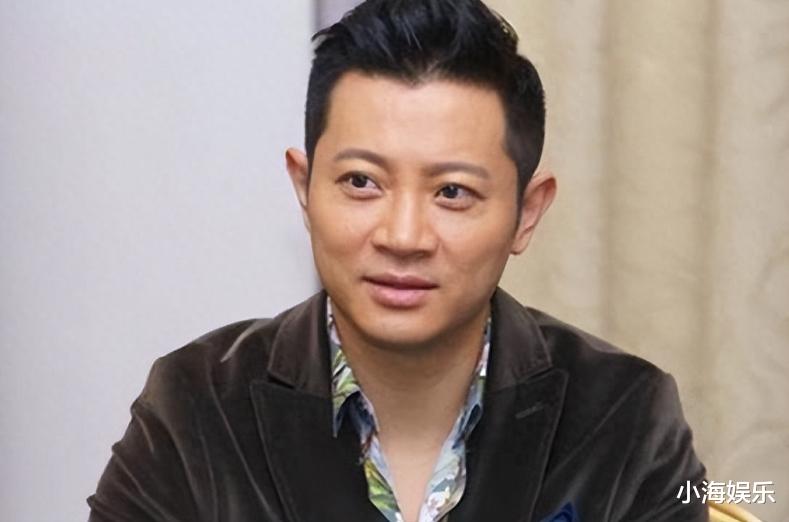 54岁歌手被曝婚内出轨!辟谣后再遭小三打脸,让助理花20万封口