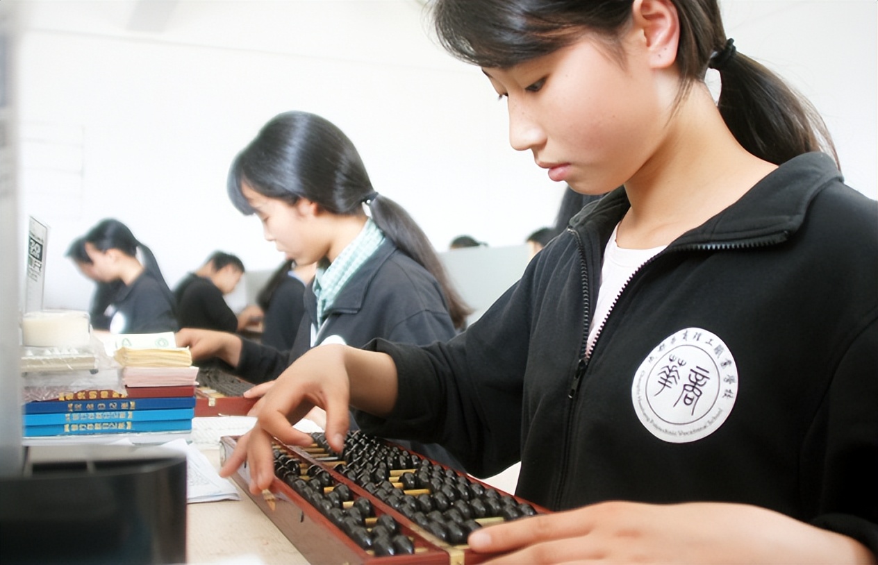 招聘|公司招聘会计必须是A型血, 你以为是奇葩要求, 实际是单位内部招人